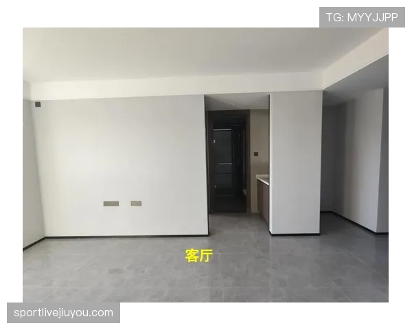 施洋居然能把冰冷赛场变成自家客厅？这生活细节绝了！