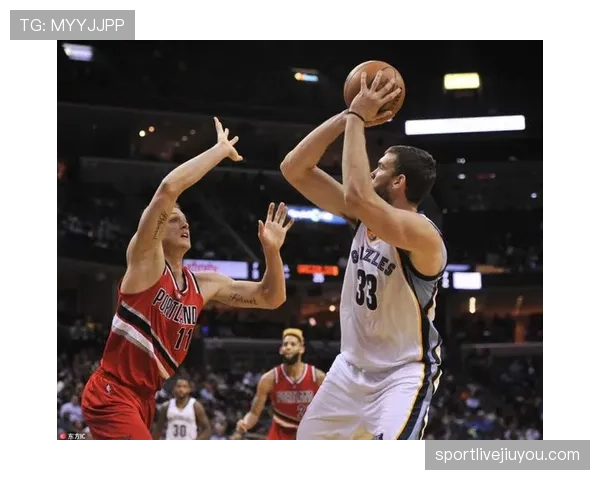 篮球规则：抢篮板犯规判定标准与合法接触界限